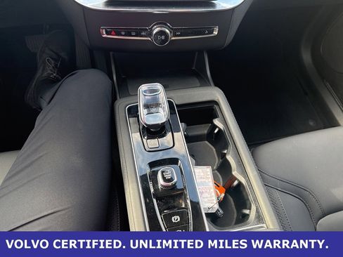 Certified 2025 Volvo XC90 B6 Plus image 29
