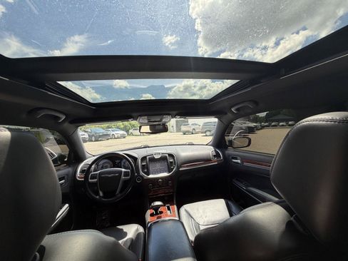 Used 2012 Chrysler 300 Limited RWD image 23