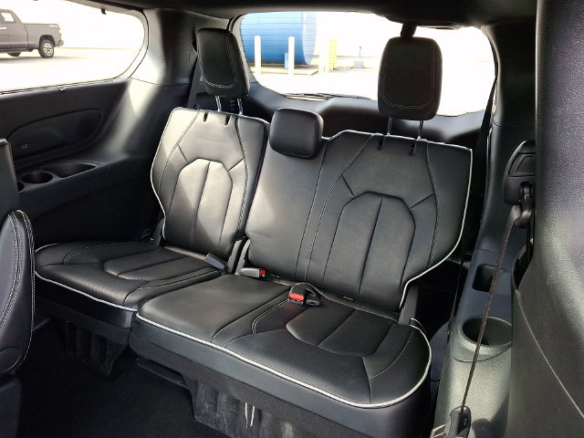 Used 2025 Chrysler Pacifica Limited FWD image 13