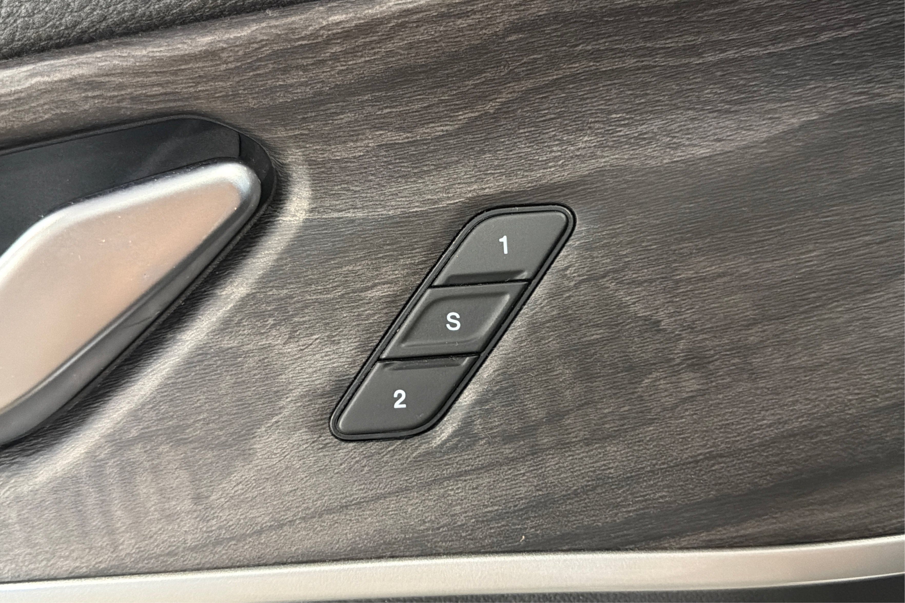 Used 2021 Jeep Grand Cherokee L Limited w/ MOPAR Finishing Package AWD/4WD image 17