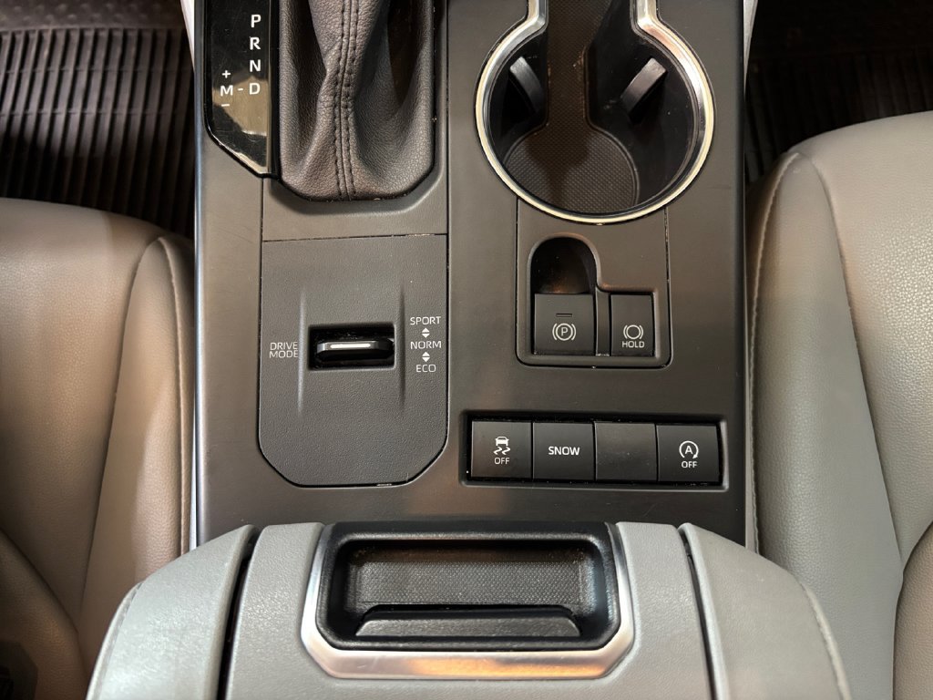 Used 2021 Toyota Highlander XLE FWD image 33