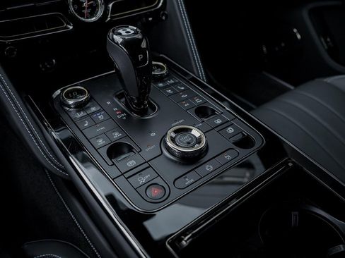 New 2025 Bentley Flying Spur Plug-In Hybrid AWD/4WD image 32
