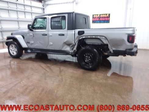 Used 2021 Jeep Gladiator Sport image 5