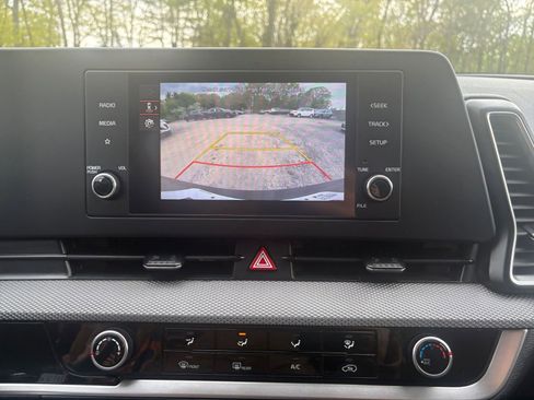 Used 2025 Kia Sportage LX FWD image 21
