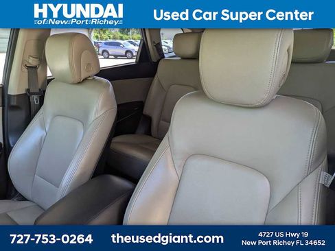 Used 2017 Hyundai Santa Fe SE FWD image 7
