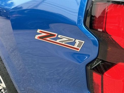 Used 2023 Chevrolet Colorado Z71 w/ Z71 Convenience Package 2 AWD/4WD image 17