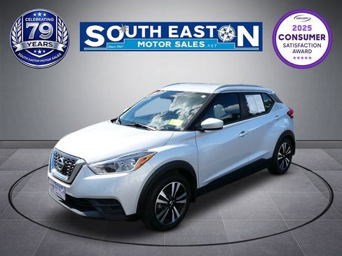 Used 2019 Nissan Kicks SV FWD image 1