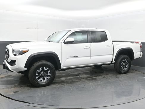 Used 2022 Toyota Tacoma TRD Off-Road w/ Technology Package AWD/4WD image 4
