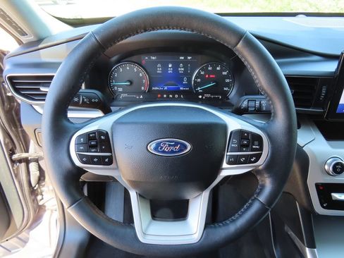 Used 2024 Ford Explorer XLT w/ Equipment Group 202A AWD/4WD image 19
