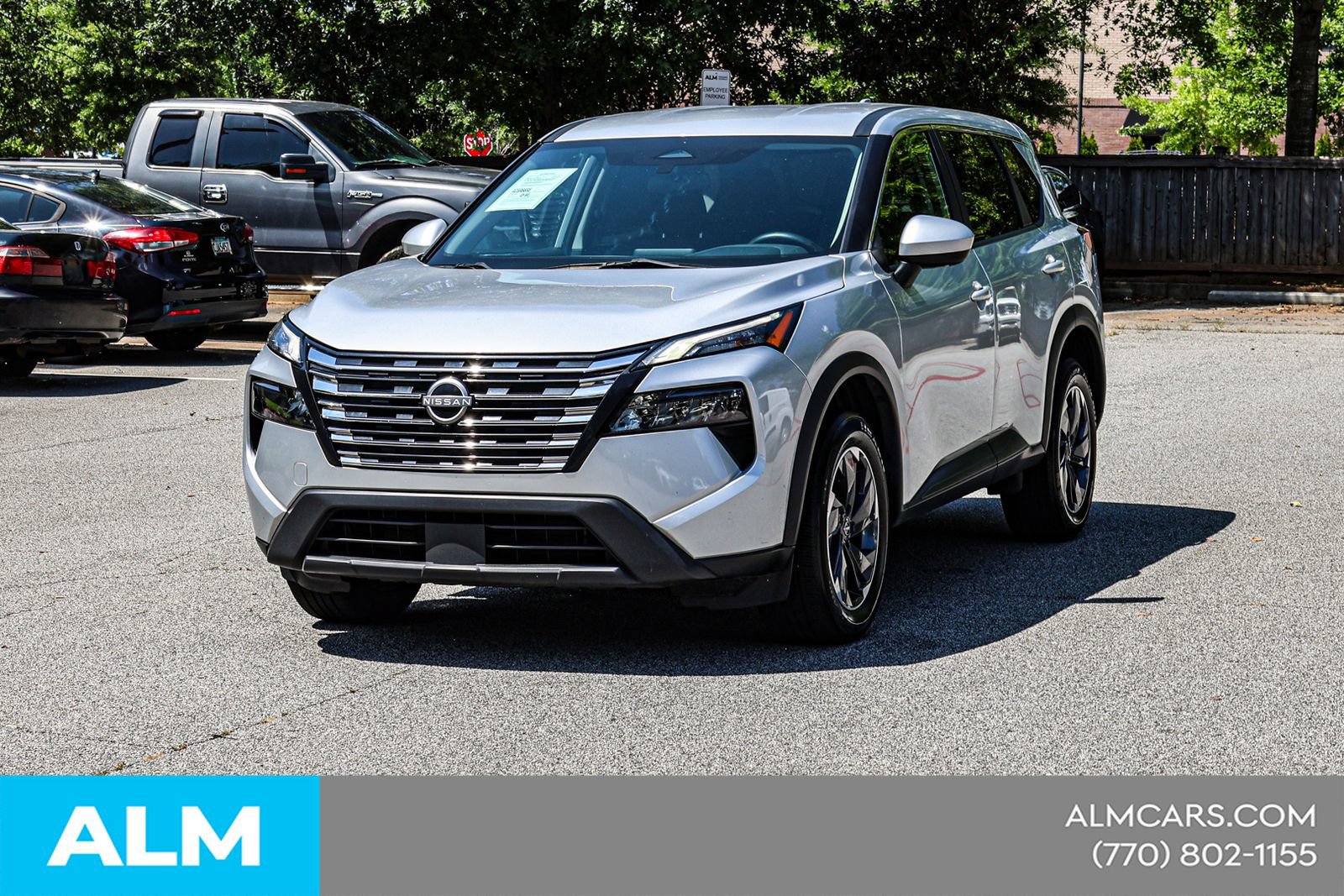 Used 2024 Nissan Rogue SV FWD image 3