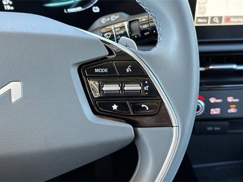 New 2025 Kia Niro EX image 31