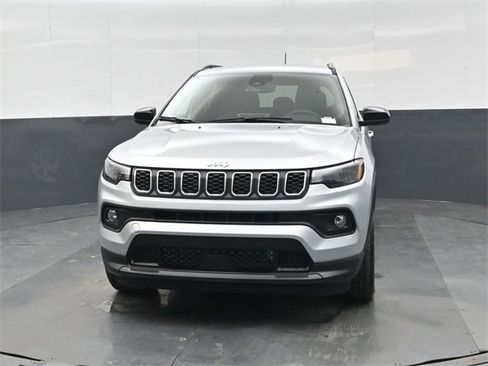 New 2026 Jeep Compass Latitude image 8