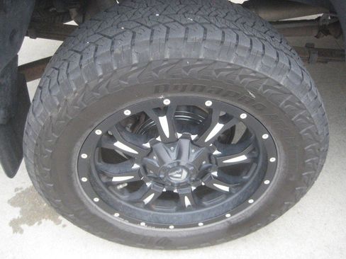 Used 2017 Toyota Tundra Limited w/ Limited Premium Package AWD/4WD image 10