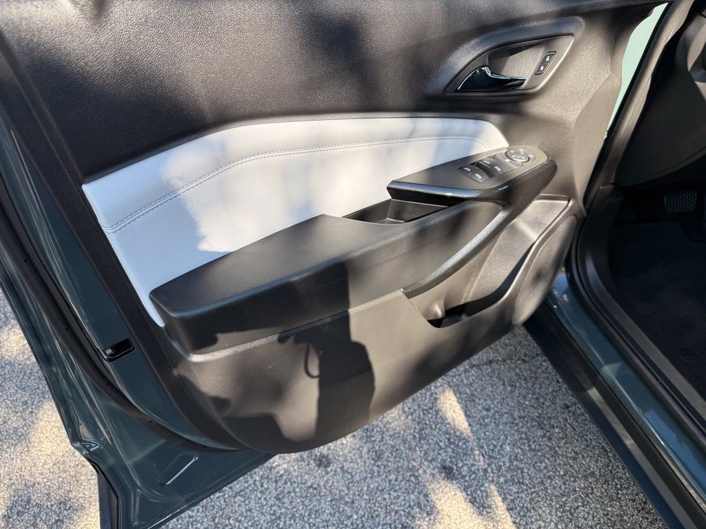 Used 2026 Chevrolet Trax LT w/ LT Convenience Package FWD image 13