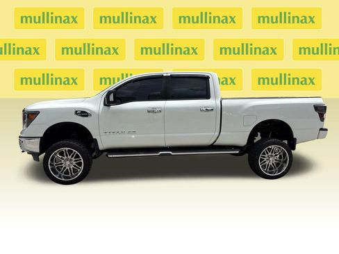 Used 2017 Nissan Titan SV AWD/4WD image 12