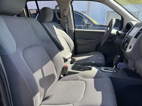 Used 2020 Nissan Frontier SV w/ Midnight Edition Floor Mats image 22