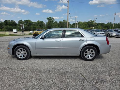 Used 2007 Chrysler 300 Touring w/ Comfort/Convenience Group RWD image 1