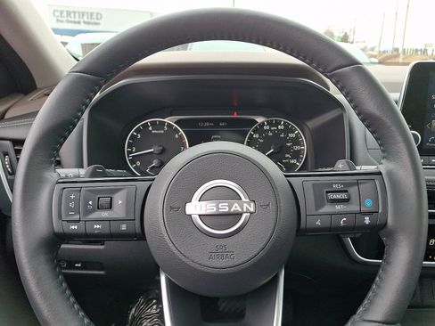 Used 2023 Nissan Rogue SV w/ SV Premium B Package image 19