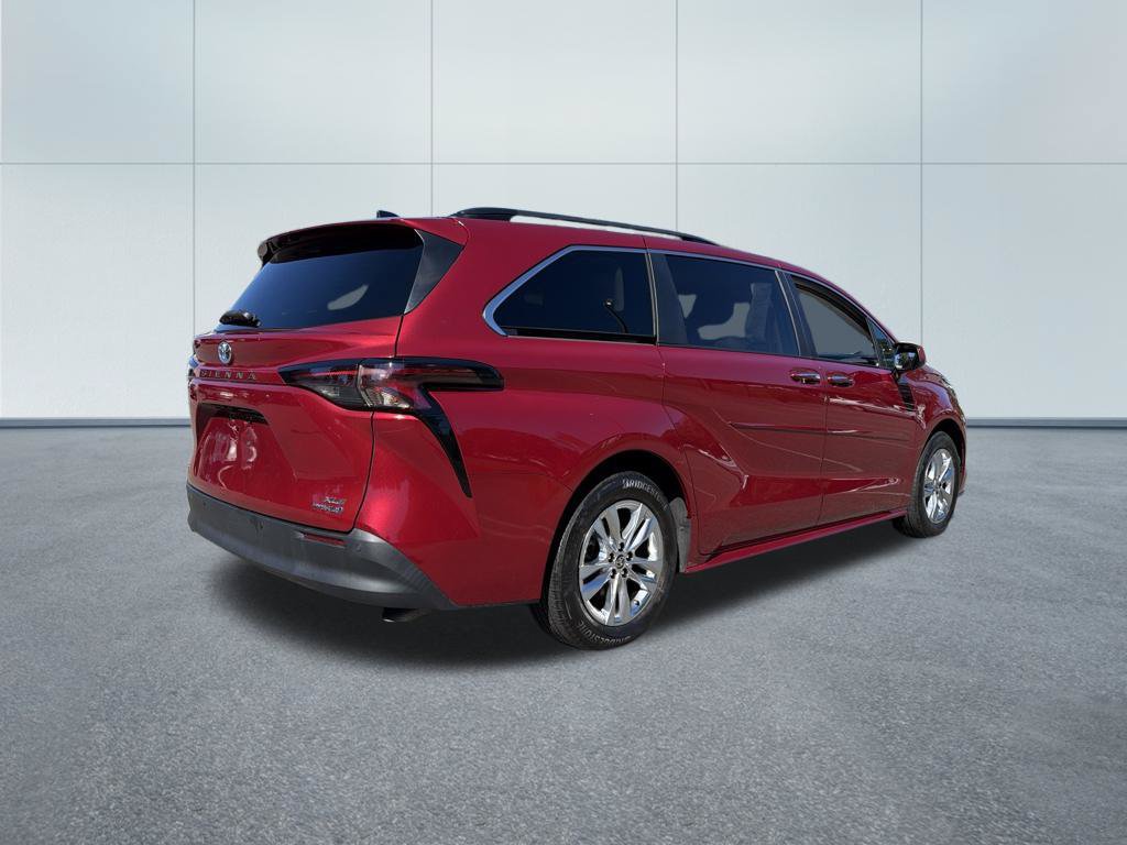 Used 2024 Toyota Sienna XLE w/ XLE Plus Package AWD/4WD image 5