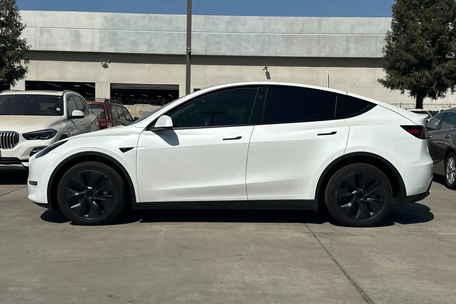 Used 2024 Tesla Model Y Long Range AWD/4WD image 6