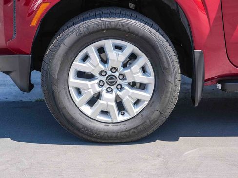 Used 2023 Nissan Frontier SV w/ Technology Package RWD image 11