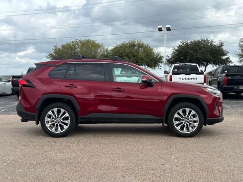 Used 2025 Toyota RAV4 XLE Premium image 4