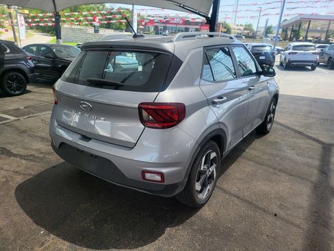 Used 2025 Hyundai Venue SEL FWD image 8