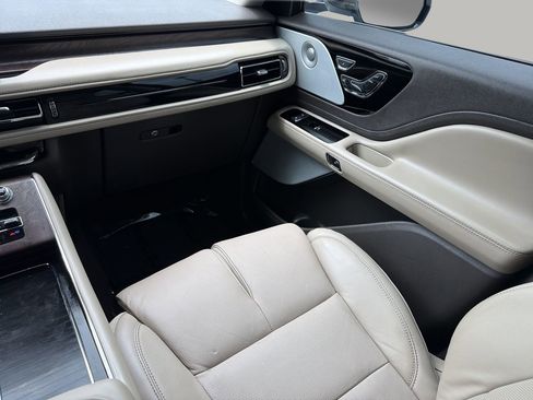 Used 2022 Lincoln Aviator Reserve w/ Equipment Group 201A RWD image 16