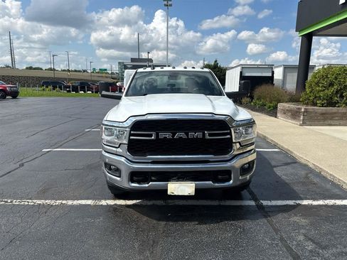 Used 2022 RAM 3500 Tradesman w/ Chrome Appearance Group AWD/4WD image 3