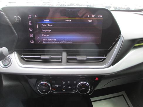 Used 2024 Chevrolet Trax LT w/ Sunroof Package image 14