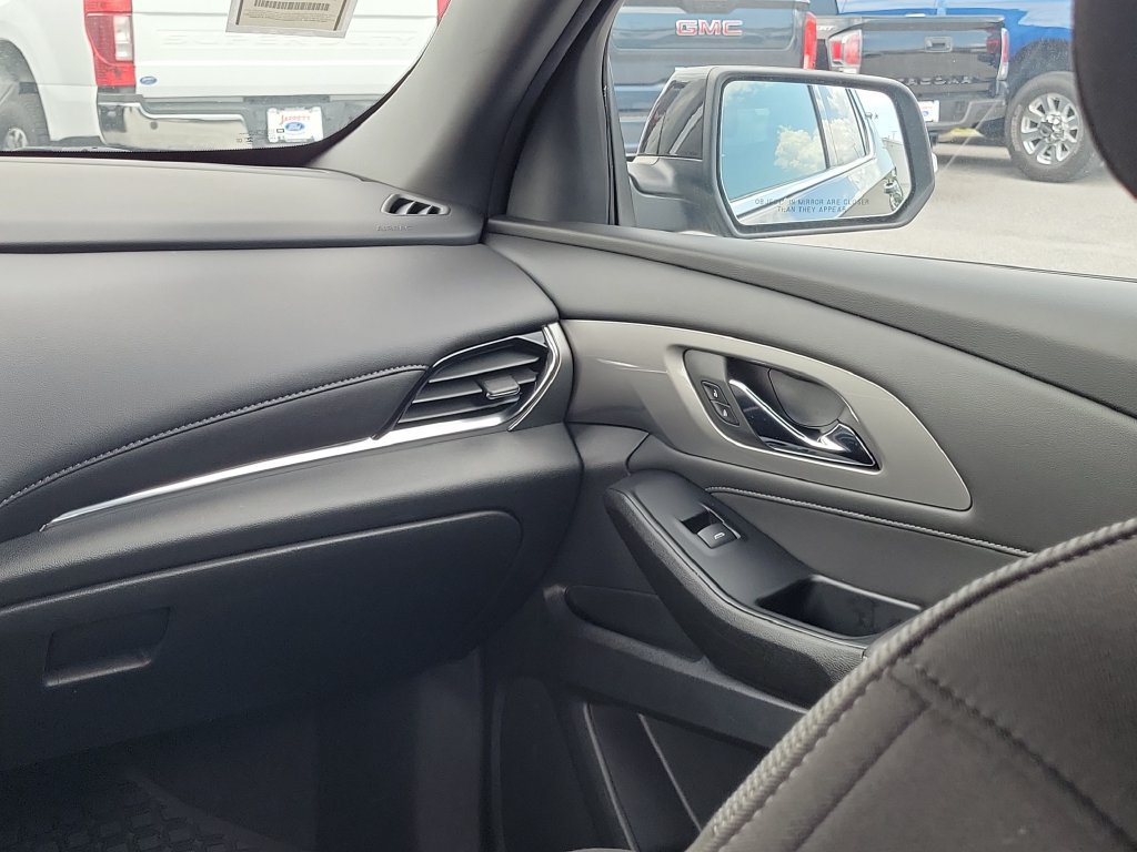 Used 2023 Chevrolet Traverse LT FWD image 16