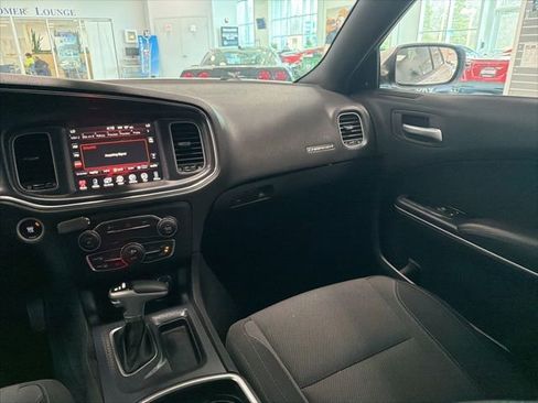Used 2015 Dodge Charger SXT image 23