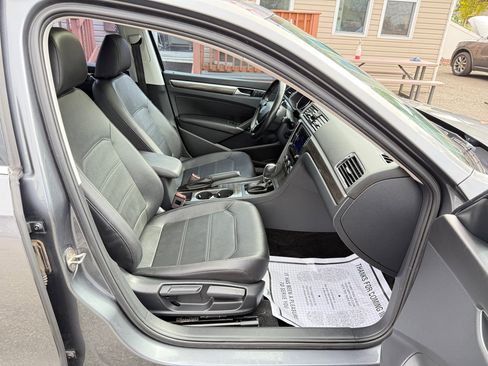 Used 2018 Volkswagen Passat 2.0T SE image 39