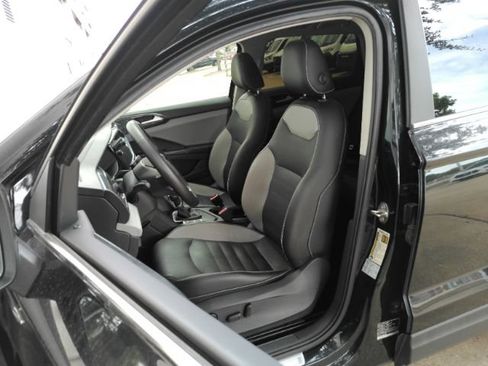 Used 2022 Volkswagen Taos SEL w/ Panoramic Sunroof Package FWD image 14