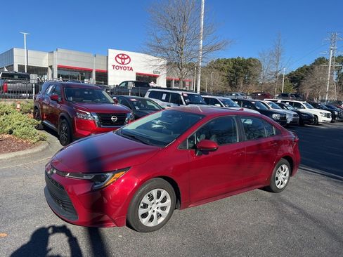 Used 2023 Toyota Corolla LE image 1