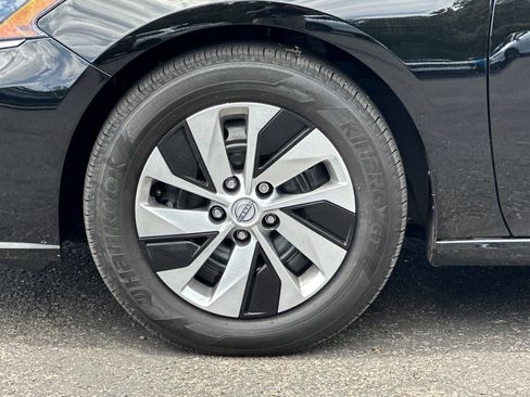 Used 2025 Nissan Altima 2.5 S FWD image 29