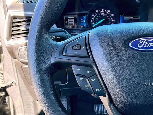 Used 2022 Ford Edge SE w/ Black Appearance Package image 18