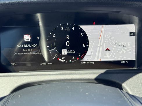 Used 2023 Land Rover Range Rover Velar R-Dynamic S image 22