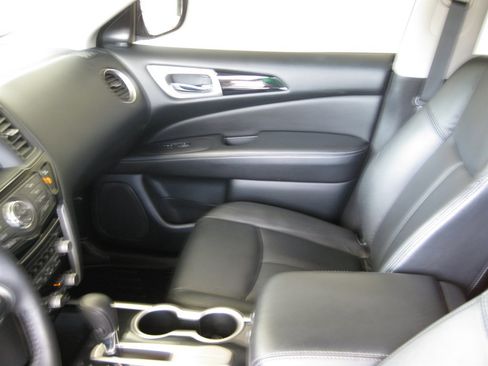 Used 2020 Nissan Pathfinder SV w/ Cargo Package FWD image 22