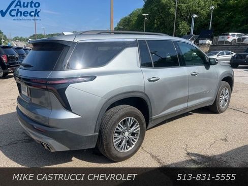 Used 2026 Chevrolet Traverse LT AWD/4WD image 3
