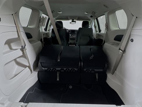 Used 2023 Chrysler Voyager LX image 34