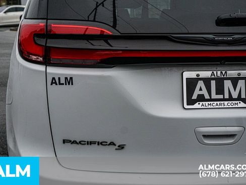 Used 2025 Chrysler Pacifica Limited image 15