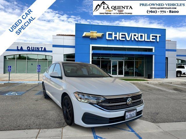 Used 2024 Volkswagen Jetta SE w/ Panoramic Sunroof Package FWD image 1