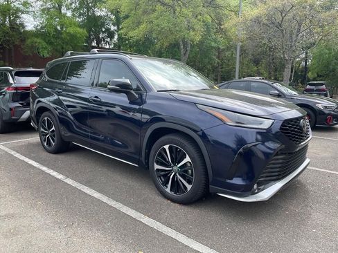 Used 2021 Toyota Highlander XSE image 1