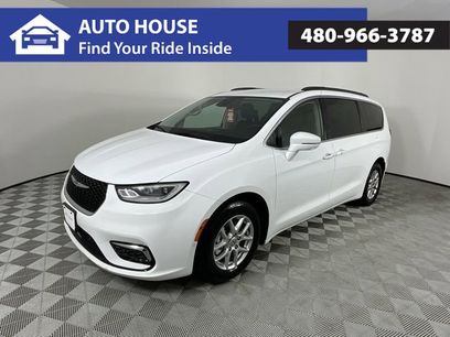 Used 2022 Chrysler Pacifica Touring-L w/ Uconnect Theater Family Group