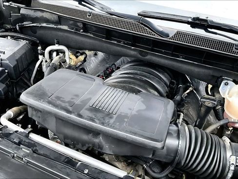 Used 2024 Chevrolet Suburban LT image 32