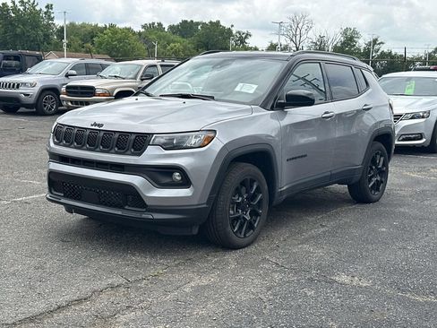 Used 2023 Jeep Compass Latitude AWD/4WD image 7