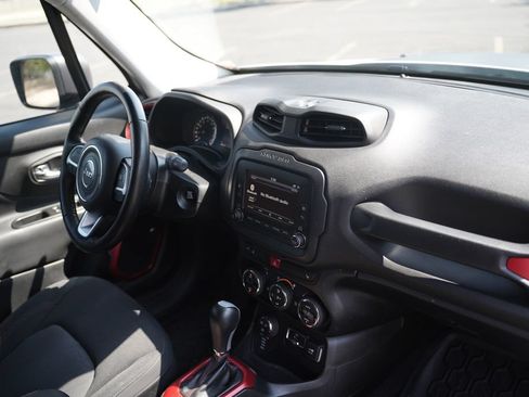Used 2017 Jeep Renegade Trailhawk AWD/4WD image 15