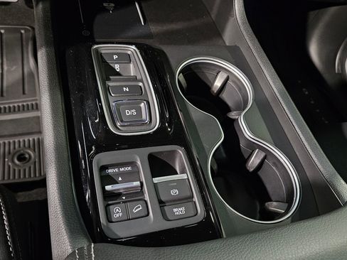 Used 2025 Honda Pilot Touring image 33