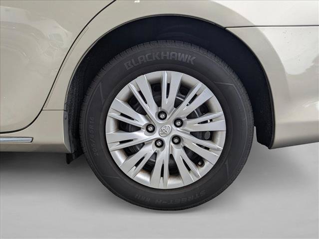 Used 2013 Toyota Camry LE FWD image 13